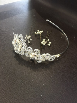 Bridal-Tiara-Set-at-Top-Wedding-Salon-in-Newcastle