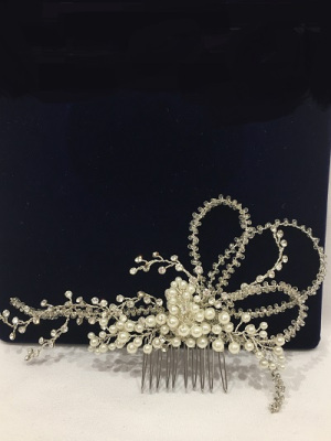 Pearl-bridal-clips-at-Hair-by-Vasari-in-Gosforth