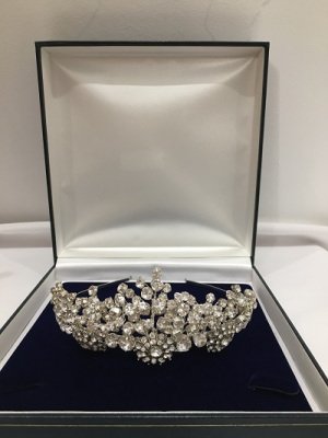 Diamante-Bride-Tiara-at-Hair-by-Vasari-in-Gosforth