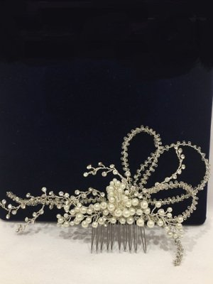 Pearl-bridal-clips-at-Hair-by-Vasari-in-Gosforth